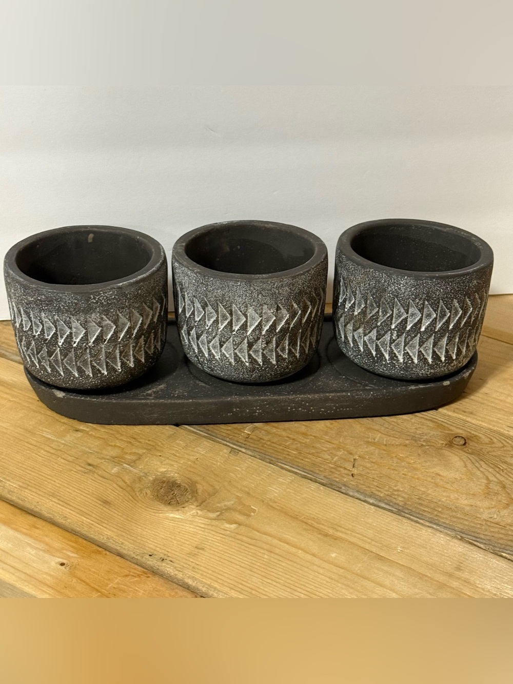 Textured Ceramic Trio Planter Set in Charcoal On Tray